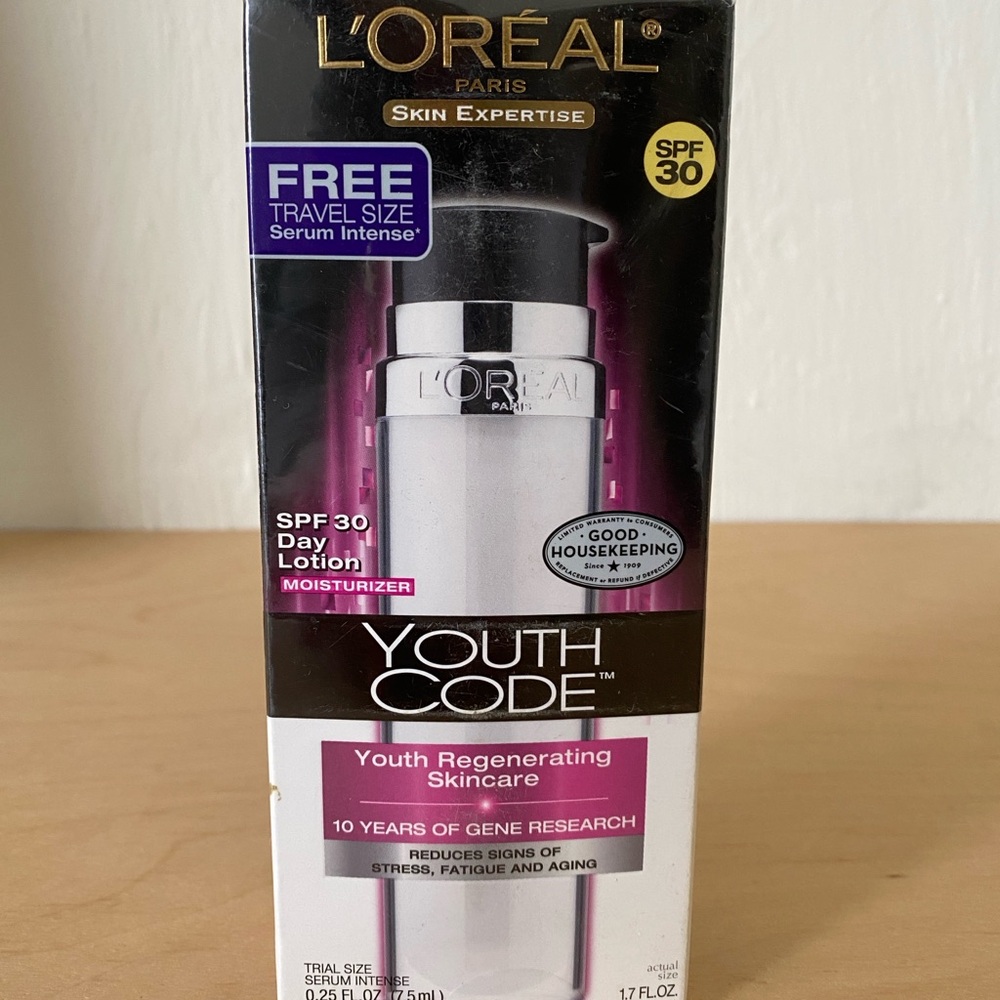 NEW in box L’Oréal Youth Code Lotion SPF 30 with free sample